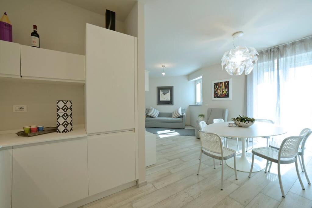 Luxury Apartament Con Garage Vista Mare Alassio Per 6 Persone Luaran gambar