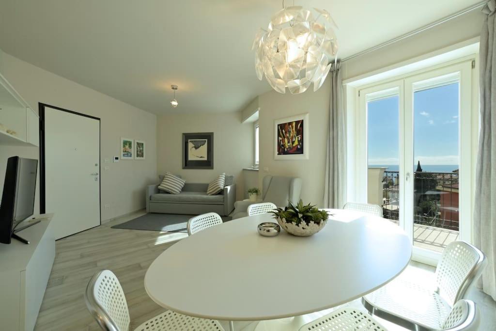 Luxury Apartament Con Garage Vista Mare Alassio Per 6 Persone Luaran gambar